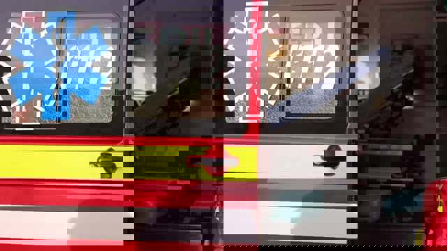 Fetiță de cinci ani intubată, după ce a fost spălată de mamă cu soluție pentru oi