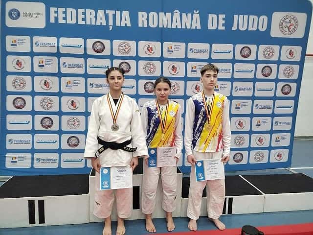 Aur la juniori 2. Campionii Sonia Mare şi Mihai Keller