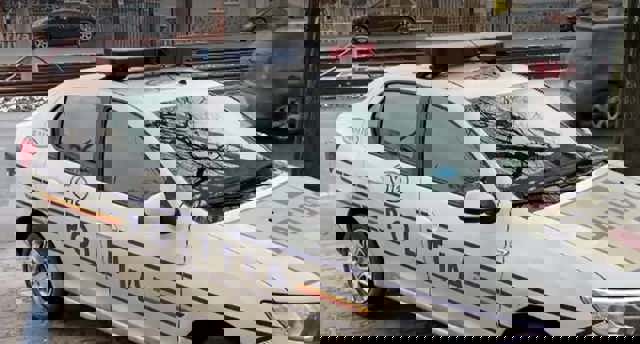 Polițist din Arad anchetat în Austria. A furat, împreună cu soția sa, pantofi sport din 20 de magazine