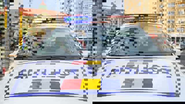 Vezi de ce un șofer din Suceava a intrat intenționat într-o mașină de poliție aflată în misiune