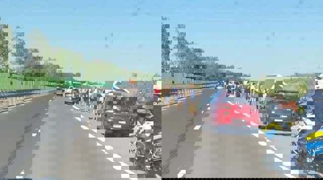 UPDATE. VIDEO 🎦 Alertă pe A2 București - Constanța. Un autocar s-a răsturnat. O persoană a murit, iar mai mulți copii ar fi răniți