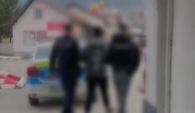 Bărbat reținut de polițiști și apoi arestat preventiv într-un dosar întocmit după sesizarea unui furt