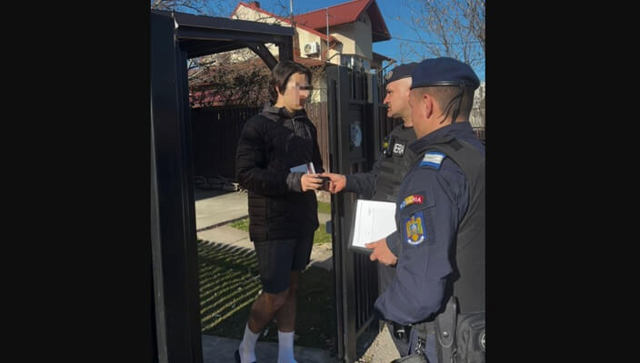 PLOIEȘTI. Portofelul și cheile unui tânăr, pierdute în zona Halelor Centrale, au ajuns înapoi la proprietar cu ajutorul jandarmilor