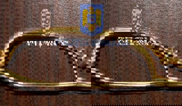 FOTO 📸 Broșă de 30.000 de euro, care ar face parte din patrimoniul național, găsită la vânzare pe rețelele de socializare