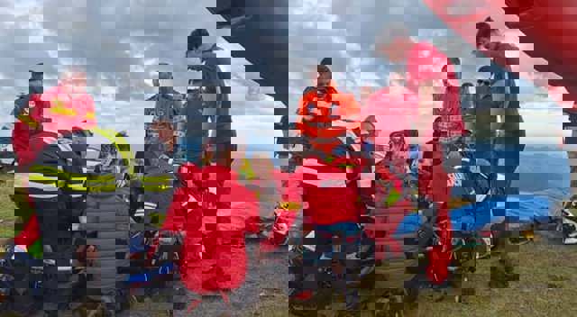 Patru tineri au murit într-un accident cumplit produs în zona montană Portăreasa, după ce mașina lor s-a răsturnat într-o râpă de câteva sute de metri