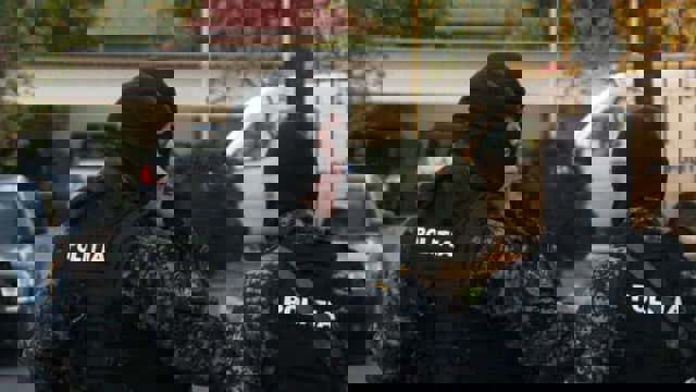 Bărbat arestat după ce ar fi obligat o minoră de 12 ani să facă sex cu el și să-i trimită imagini pornografice