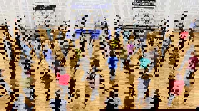 VIDEO 🎦 Cursuri gratuite de dans pentru seniorii din Ploiești. Proiectul a fost extins, în urma numărului mare de solicitări