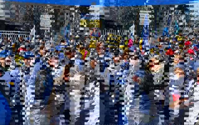 Dascălii strâng semnături împotriva măsurilor impuse de Guvern pentru Educație. Protest în Piața Victoriei