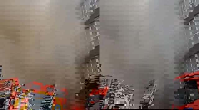 Olt: Incendiu puternic la o clădire de birouri din municipiul Slatina. S-a emis Ro-Alert