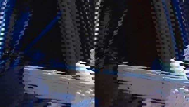 Un bărbat din Urlați a fost prins conducând beat și fără permis. Polițiștii l-au găsit la volanul mașinii cu care intrase în șanț