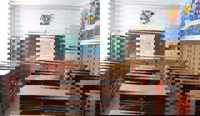 Un inspectorat școlar a suspendat cursurile în tot județul, pentru joi după-amiază, din cauza poleiului