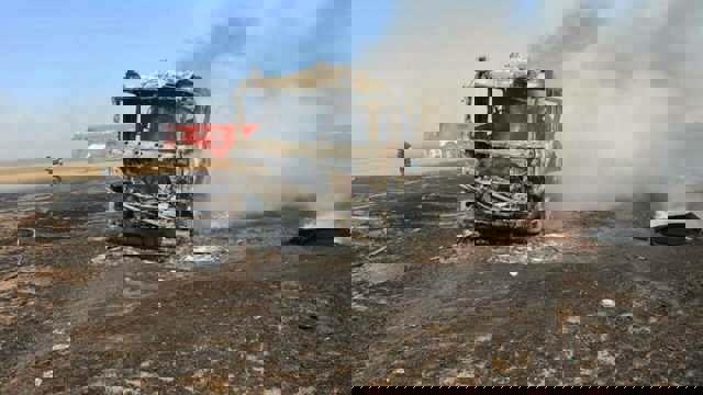 Mașină de pompieri distrusă de un incendiu, în timp ce se deplasa către o intervenție