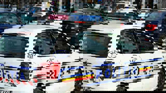 O minoră de 17 ani și-a luat viața. A fost găsită prinsă de o grindă, într-o locuință