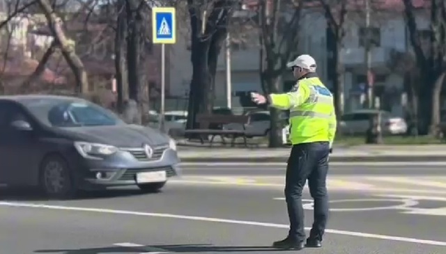 VIDEO 🎦 Acțiuni ale polițiștilor, în Prahova, pentru verificarea respectării regulilor privind utilizarea centurii, a telefonului mobil și a scaunelor pentru copii
