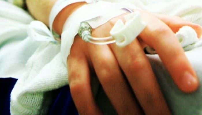 Adolescent în comă după ce a fost lovit de un băiat de 15 ani. Scandalul a izbucnit din cauza unei fete