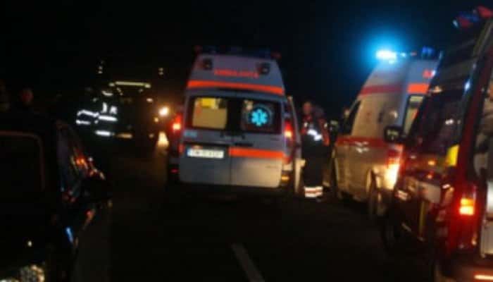 Impact între un TIR și un autobuz cu muncitori, luni seară, pe DN 72