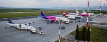 Directorul Aeroportului Iaşi: Au fost anulate cursele charter care transportau muncitori în Germania