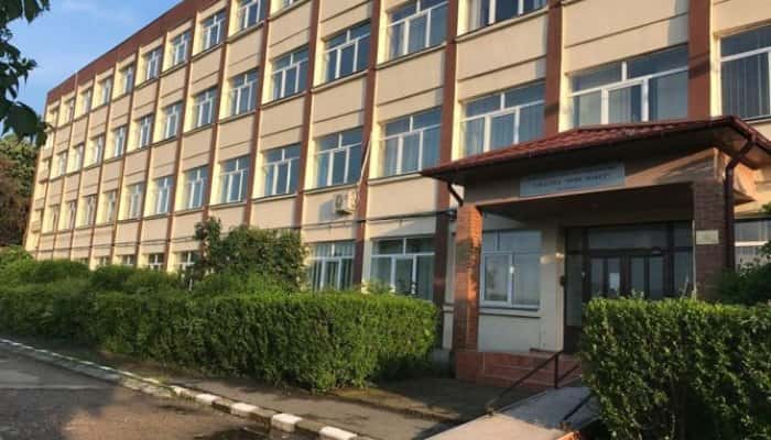 Luni de amânări în procesul tânărului care a înjunghiat în profesoară de la Colegiul "Spiru Haret" din Ploiești, în lipsa unui aviz de la INML