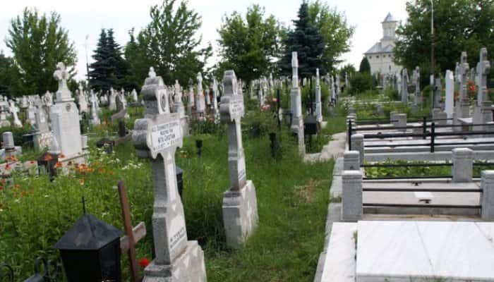 Noile tarife propuse pentru servicii și lucrări în cimitirele din Ploiești. Cât vor costa concesionarea unui loc de veci și înhumarea unei persoane