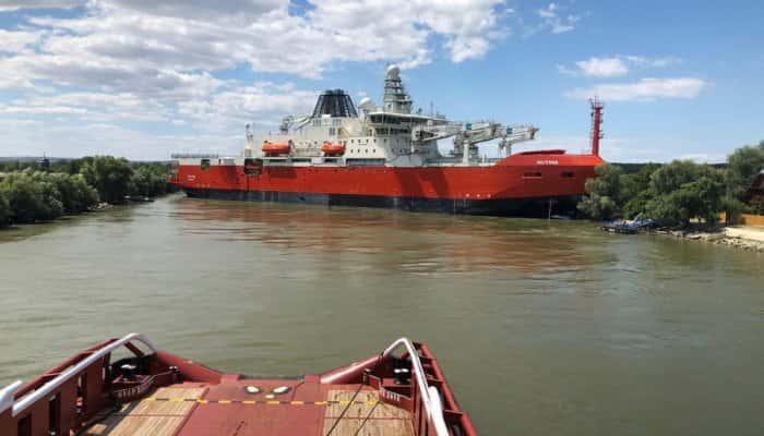 Spărgătorul de gheață de 2 miliarde de dolari construit în România a eșuat pe Dunăre