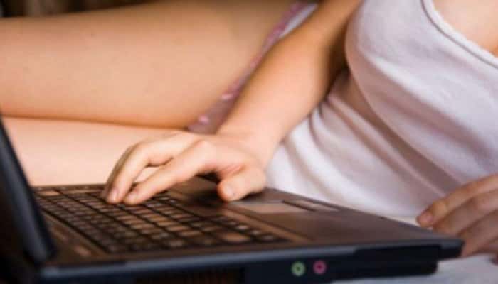 Condamnare, după un şantaj erotic între două studente la Medicină care practicau videochatul