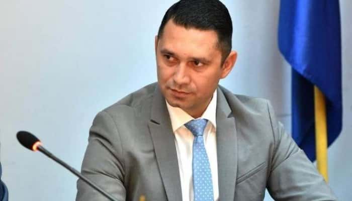 Președintele PSD Prahova, Bogdan Toader, răspunde acuzațiilor lansate de contracandidatul său la conducerea CJ: "Izolatoarele de la Județean sunt supraaglomerate. Rezolvarea acestei situații stă în răspunderea instituțiilor conduse de PNL"