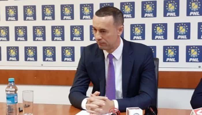 Iulian Dumitrescu, candidatul PNL - USR - PLUS la conducerea CJ Prahova: "Nu poți să arunci țara în criză politică în timp ce românii luptă să depășească o criză sanitară și una economică"