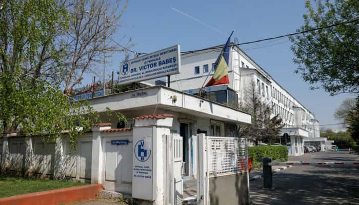 Brancardierul de la Spitalul “Victor Babeş” din Bucureşti a fost reţinut. Procurorii anunţă că bărbatul a intrat în salonul ATI înaintea colegilor şi, confundând pacienta cu una decedată care trebuia transportată