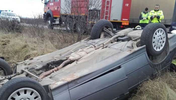 Al treilea accident în decurs de câteva minute, în Prahova. O mașină cu două persoane s-a răsturnat, la Bălțești