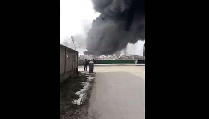 VIDEO | Incendiu uriaș la un depozit de la marginea Buzăului. Populația a fost avertizată prin RO-ALERT