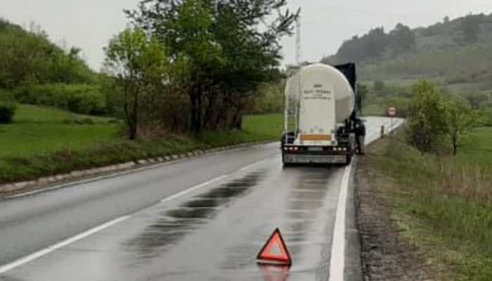 Trafic restricţionat pe DN72, între Ploieşti şi Târgovişte, din cauza unui TIR defectat