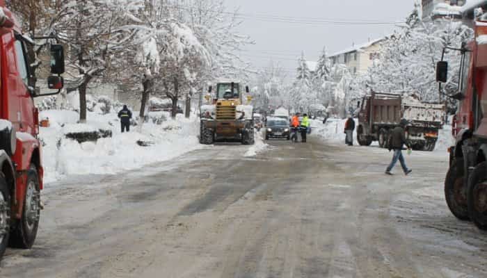 Poliţia Rutieră a sancţionat CNAIR şi Consiliul Judeţean Prahova din cauza drumurilor necurăţate la timp