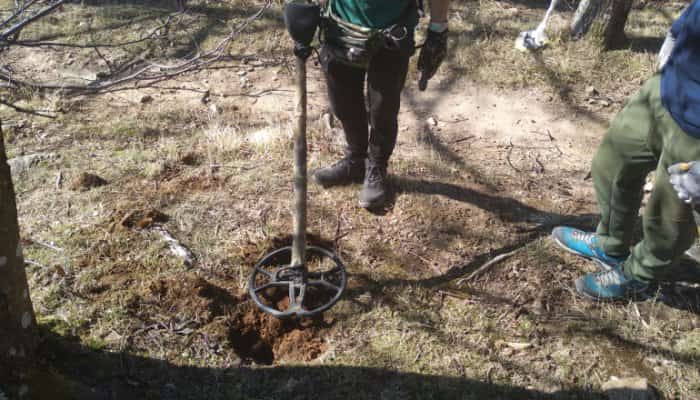 Vânător de comori reţinut de poliţişti, după o percheziţie domiciliară