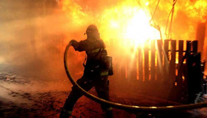 IZVOARELE: Locuință distrusă, luni dimineață, de un incendiu izbucnit din cauza unui coș de fum