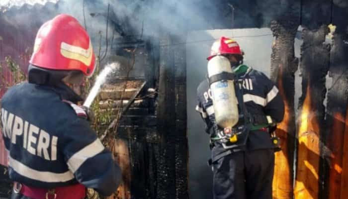 Două locuințe din Comarnic au fost cuprinse de flăcări, miercuri după-amiază