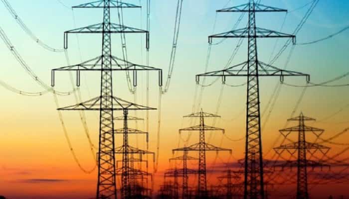 Cinci mari furnizori de energie electrică au fost amendați de ANRE