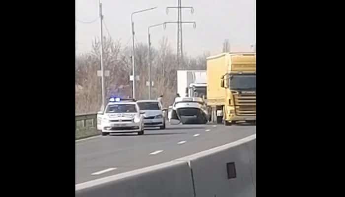 VIDEO – Șoferul care s-a răsturnat cu mașina în zona podului peste Teleajen era beat
