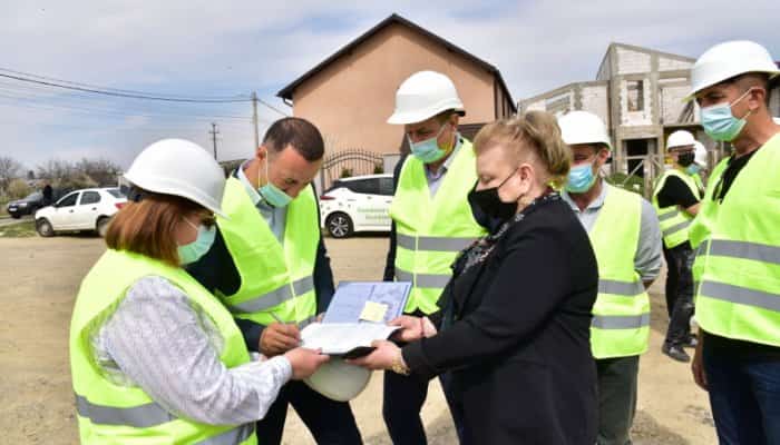 Începe modernizarea a 46 km de drumuri județene din Prahova. Conducerea CJ a predat astăzi amplasamentul