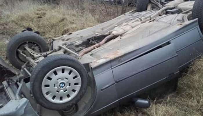 Bărbat rănit grav după ce s-a răsturnat cu mașina, în șanț, pe un drum din Prahova