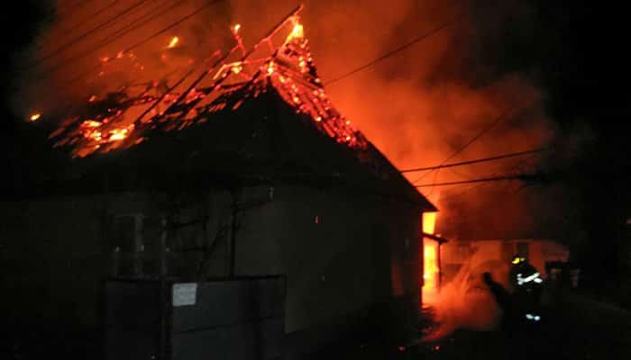 PRAHOVA: Locuință distrusă, la Văleni, de un incendiu declanșat de un scurtcircuit electric. Avertismentul pompierilor