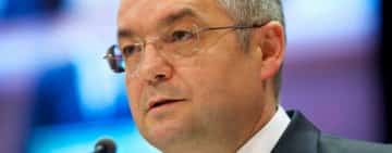 Emil Boc vrea desființarea județelor și regionalizarea: S-ar distruge un sistem clientar vechi de 55 de ani 