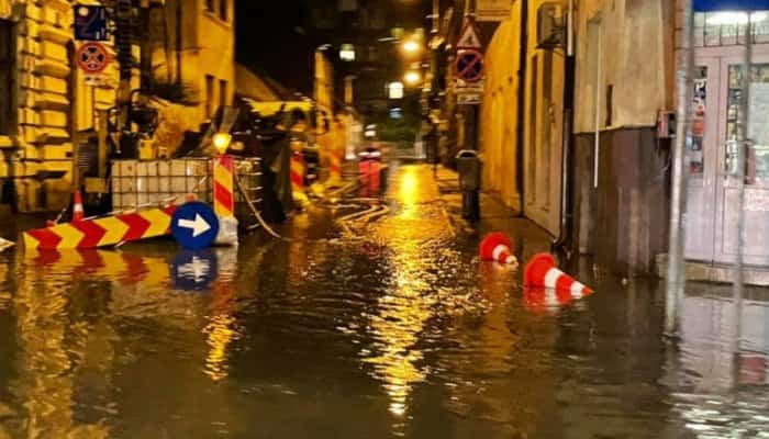 VIDEO. Străzi inundate, copaci rupți și locuinţe rămase fără curent după o furtună în Cluj-Napoca