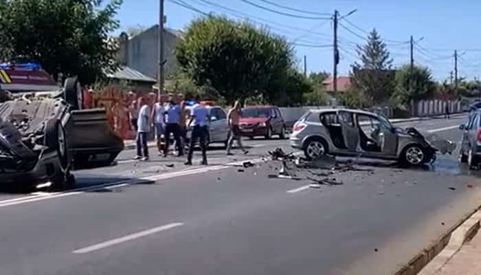 VIDEO | Accident cu trei mașini, la Tuzla. Unul dintre vehicule este înmatriculat în Prahova