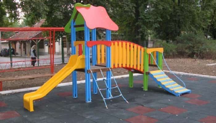 PLOIEȘTI: Acțiuni de dezinfecție în locurile de joacă și mijloacele de transport în comun, pentru limitarea răspândirii SARS-CoV-2