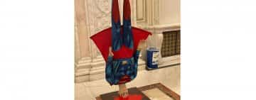 PSD a adus în Parlament un Superman căzut în cap în ziua moţiunii