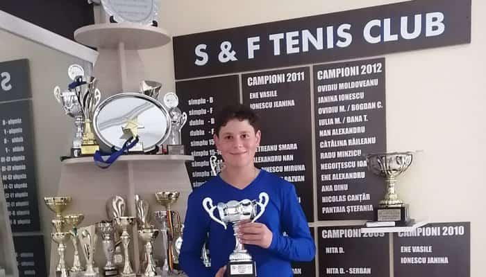Cu zeci de trofee obținute, deși are doar 12 ani, prahoveanul Eric Niţă deschide o nouă listă a campionilor în tenis
