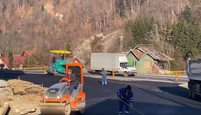 Giratoriu pe DN1, la intrarea în Sinaia. Vezi când ar putea fi gata lucrările!