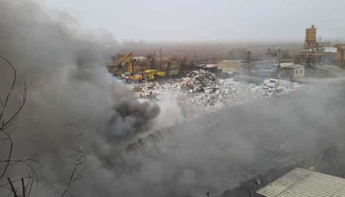 Garda de Mediu, despre incendiul de la Popeşti-Leordeni: Nu au fost sesizate substanţe toxice industriale, însă se înregistrează depăşiri mari la monoxid şi dioxid de carbon