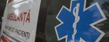 Un bărbat s-a accidentat grav în timp ce-şi alerga băut soţia cu un topor