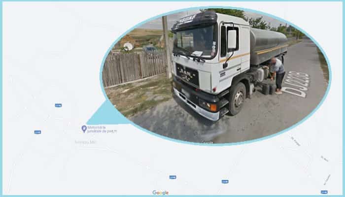 Șofer surprins de camerele Google Street View când scoate combustibil din rezervorul unei cisterne. Imaginile au devenit virale după 10 ani